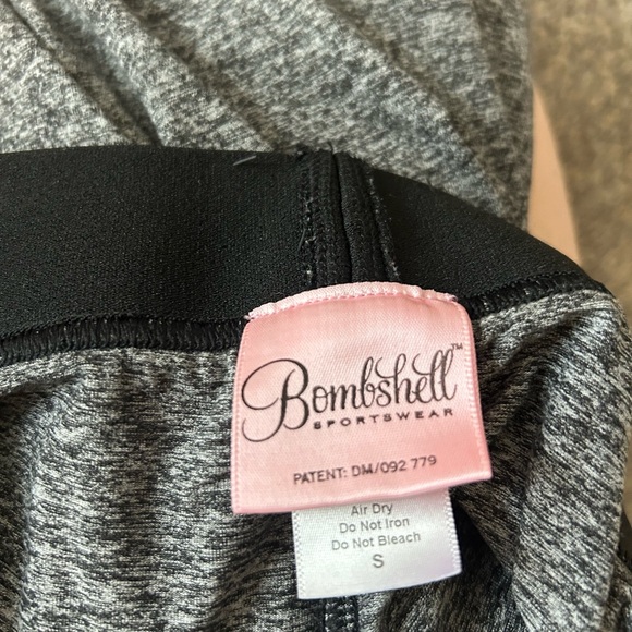 Bombshell Sportswear Gray and Black Leggings -Women Small - Picture 4 of 8